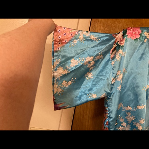 Silky Robe - Picture 4 of 6